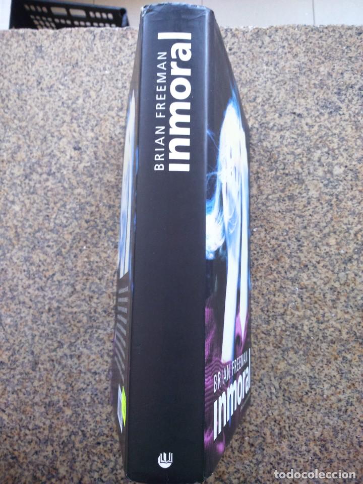 Libros de segunda mano: INMORAL -- BRIAN FREEMAN -- CIRCULO 2005 -- - Foto 3