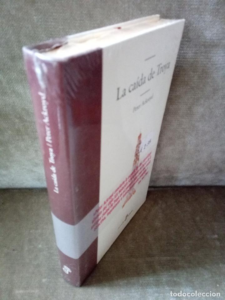 Libros de segunda mano: PETER ACKROYD - LA CA&Iacute;DA DE TROYA - EDHASA - PRECINTADO - Foto 2