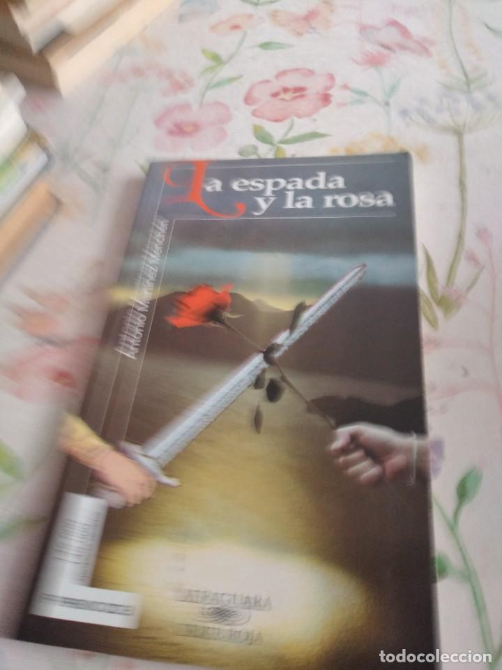 Libros de segunda mano: M-26 LIBRO LA ESPADA Y LA ROSA ANTONIO MARTINEZ MENCHEN - Foto 1