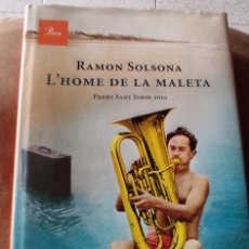 Libros de segunda mano: L'HOME DE LA MALETA ( CATALÁN) RAMÓN SOLSONA. Lote 285305268