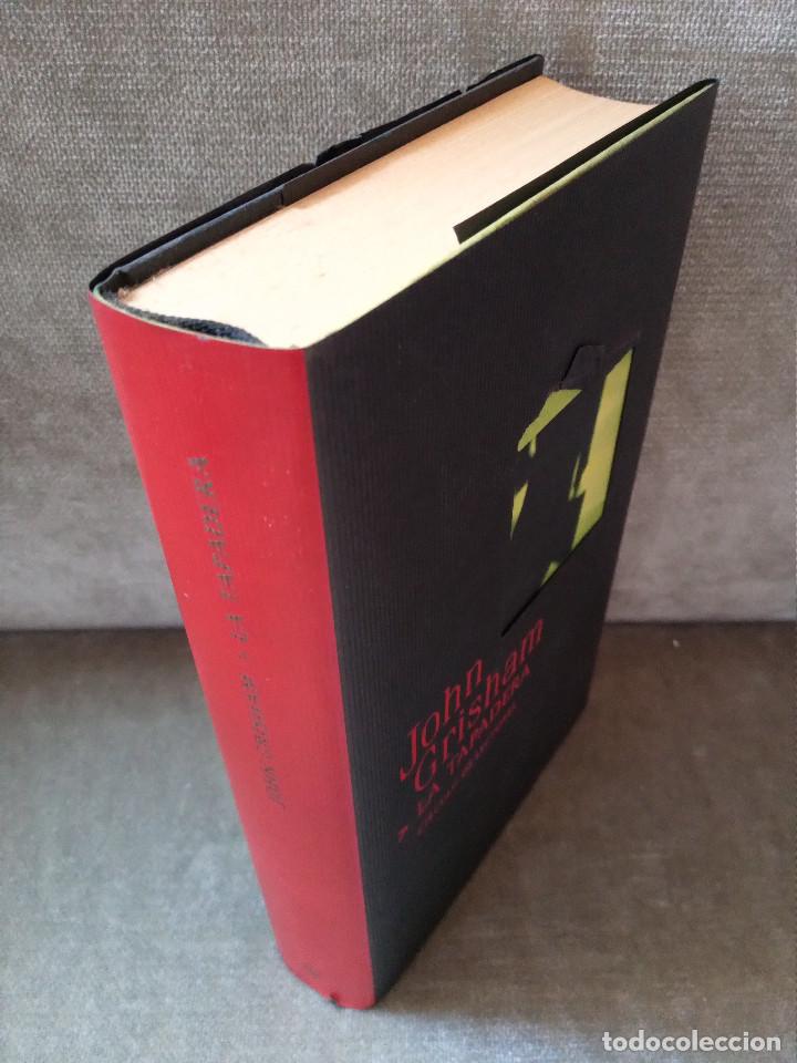 Libros de segunda mano: JOHN GRISAM - LA TAPADERA - C&Iacute;RCULO DE LECTORES, 2003 - Foto 2