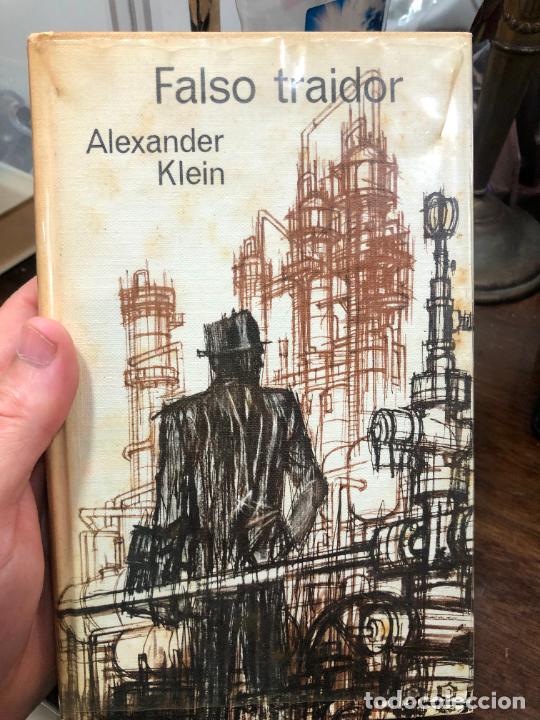 Libros de segunda mano: LIBEO FALSO TRAIDOR - ALEXANDER KLEIN - 288 PAG. - Foto 1