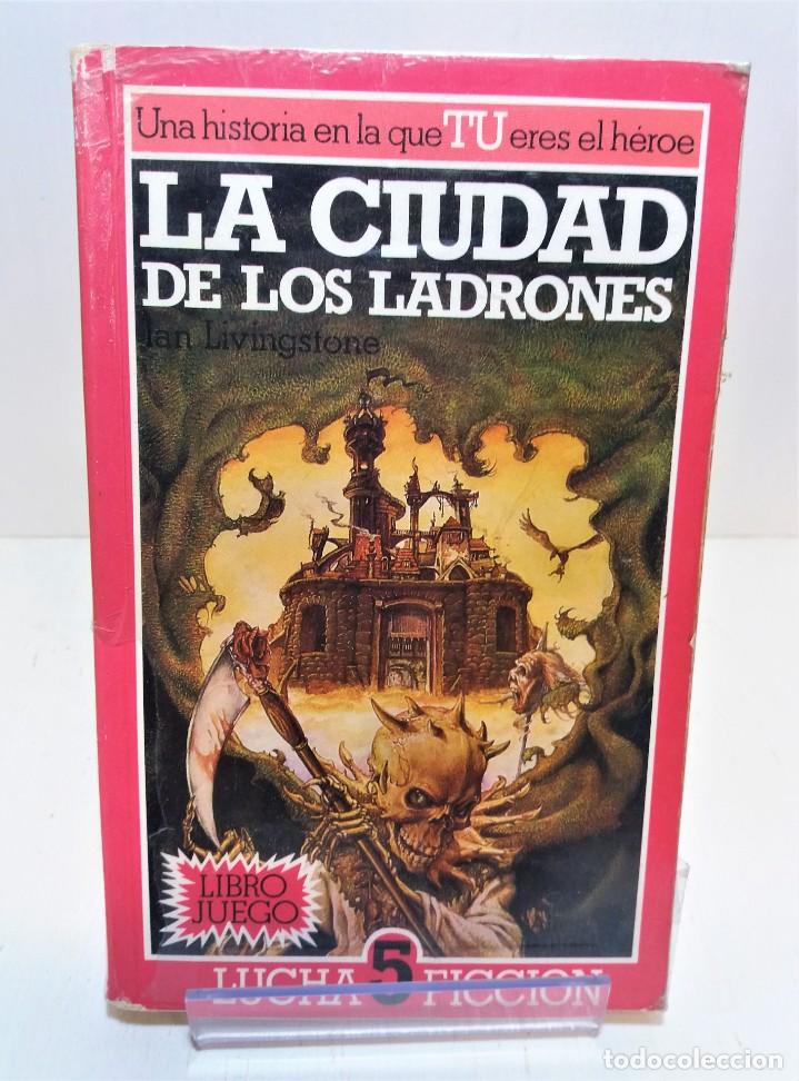 Libros de segunda mano: Libro juego La ciudad de los ladrones. Altea junior - Foto 1