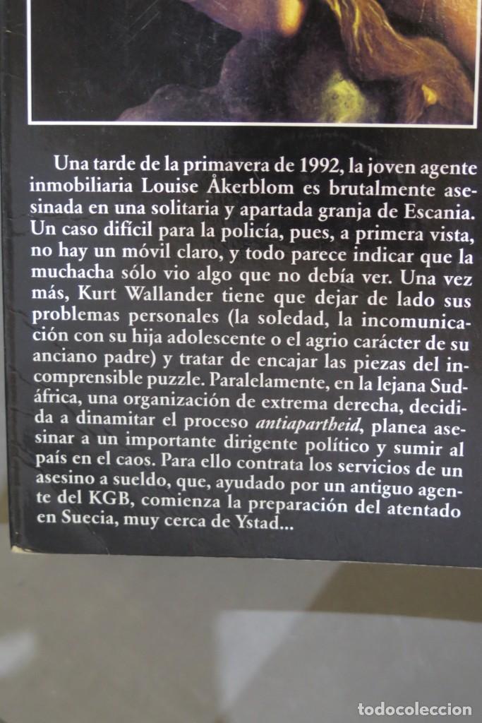 Libros de segunda mano: 2009.- LA LEONA BLANCA. MANKELL - Foto 2