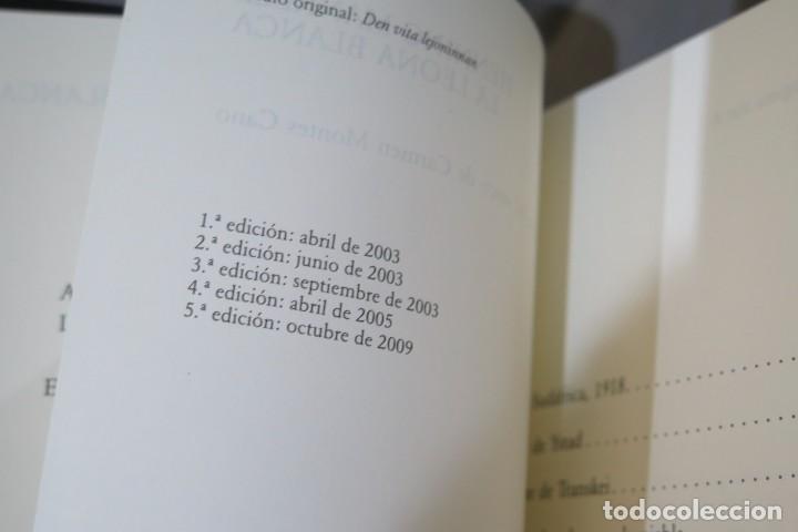 Libros de segunda mano: 2009.- LA LEONA BLANCA. MANKELL - Foto 3