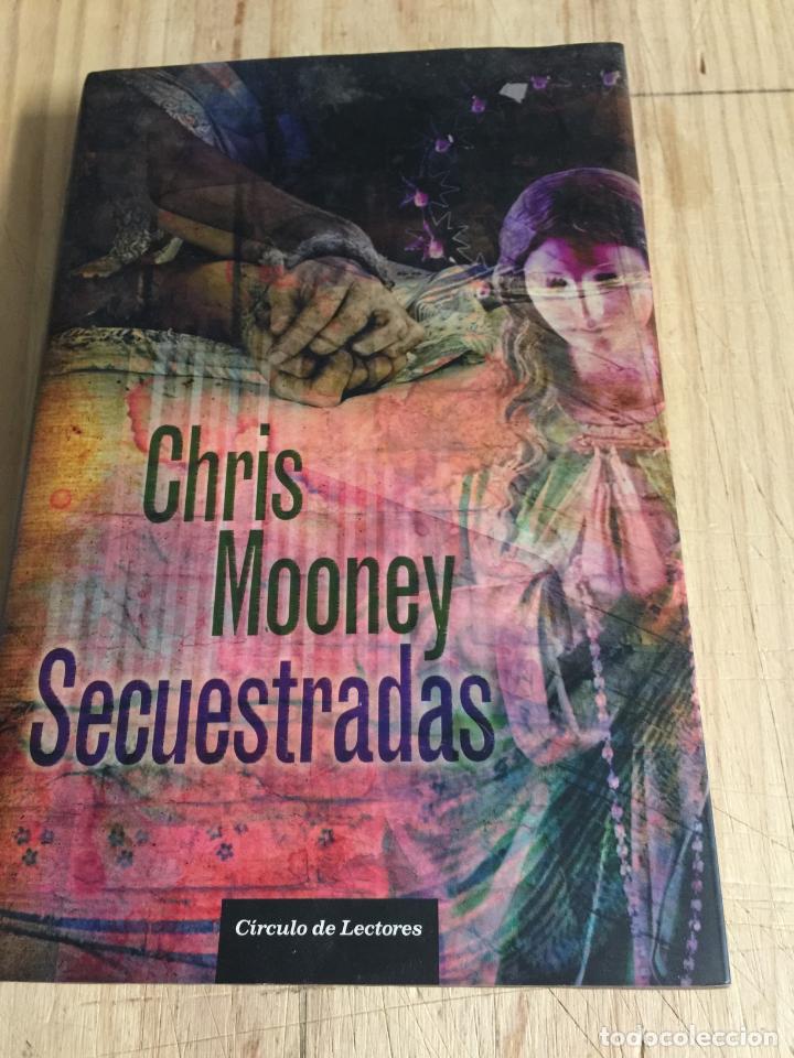 Libros de segunda mano: Secuestradas - Chris Mooney - Foto 1