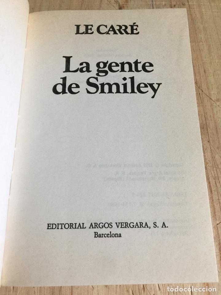 Libros de segunda mano: La gente de smiley - Le Carr&eacute; - Foto 2