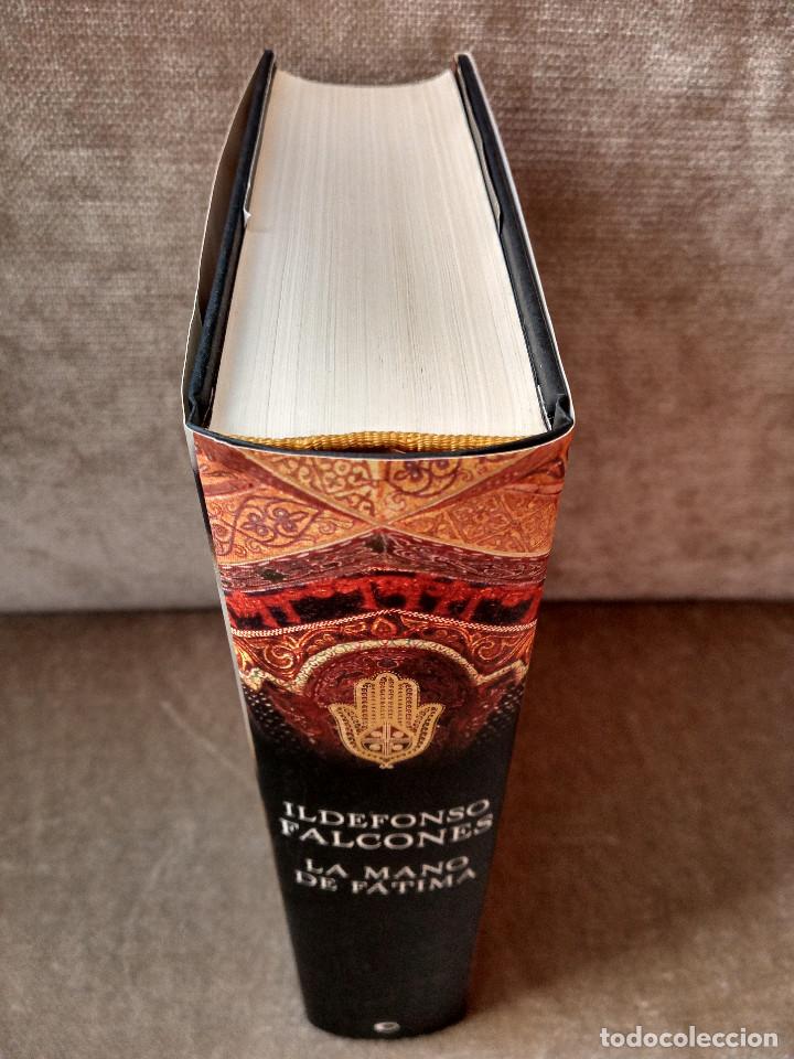 Libros de segunda mano: ILDEFONSO FALCONES - LA MANO DE F&Aacute;TIMA - C&Iacute;RCULO DE LECTORES, 2009 - &Oacute;PTIMO EJEMPLAR - Foto 2