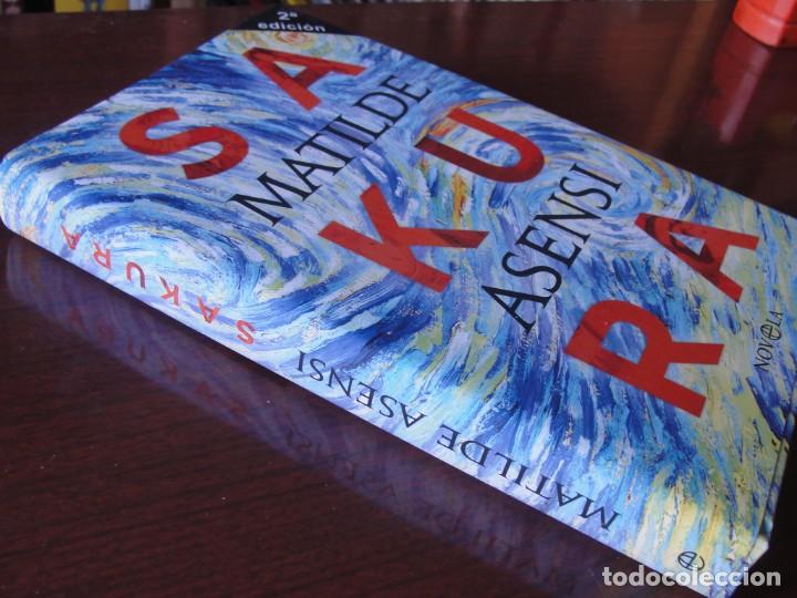 Libros de segunda mano: MATILDE ASENSI SAKURA la esfera de los libros NUEVO - Foto 2