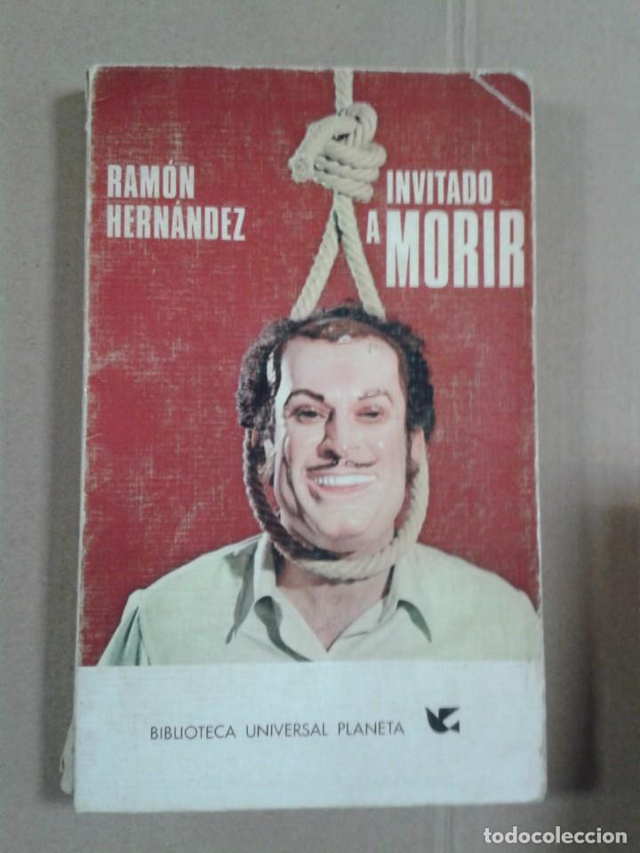 Libros de segunda mano: INVITADO A MORIR - RAMON HERNANDEZ - Foto 1