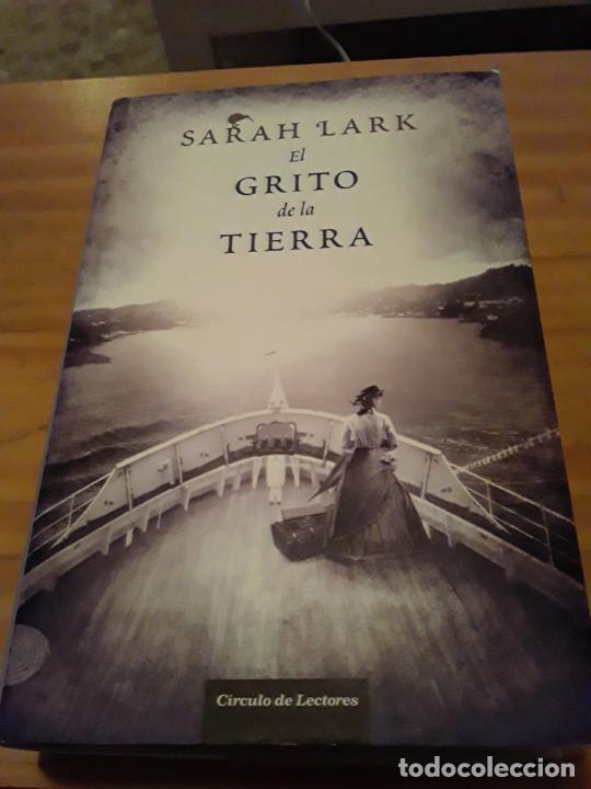Second hand books: EL GRITO DE LA TIERRA.SARAH LARK.CIRCULO DE LECTORES.EDICIONES B.2012.751 PAGINAS.