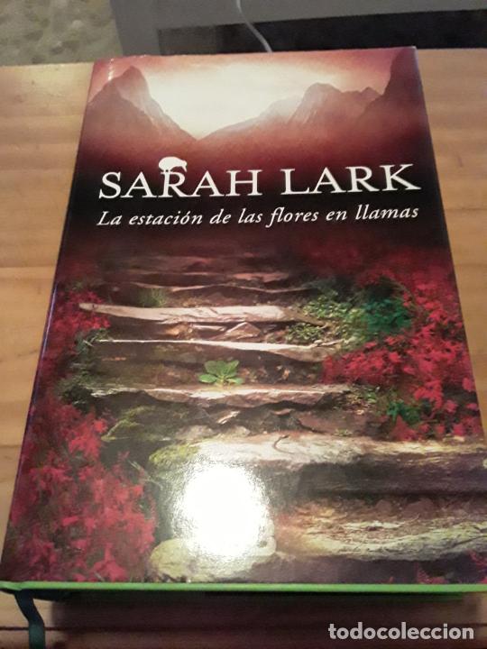 Second hand books: LA ESTACION DE LAS FLORES.SARA LARK.EDICIONES B.2015.832 PAGINAS.