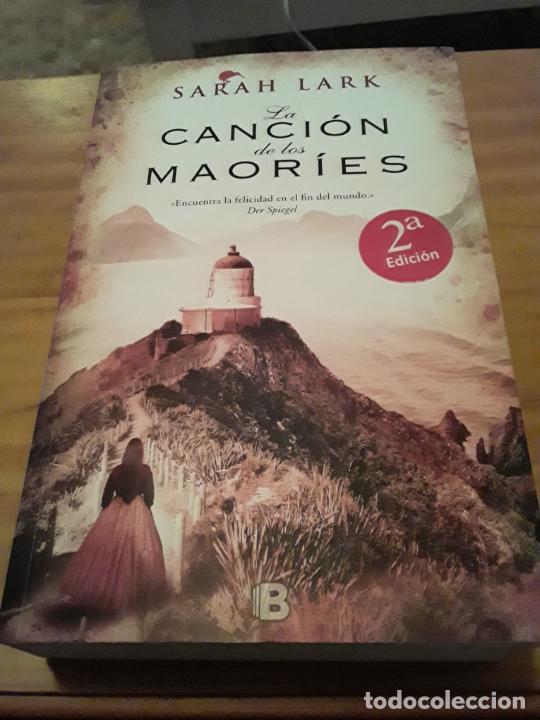Livres d'occasion: LA CANCION DE LOS MAORIES.SARAH LARK.EDICIONES B.2012.703 PAGINAS.