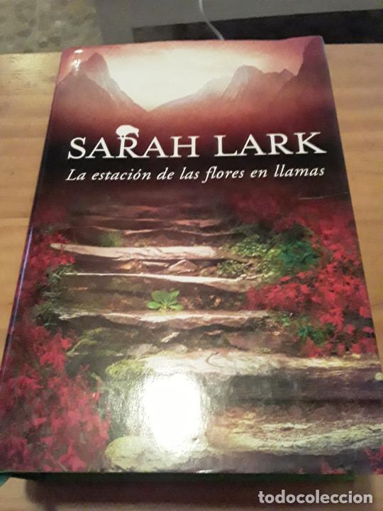 Livres d'occasion: LA ESTACION DE LAS FLORES.SARA LARK.EDICIONES B.2015.832 PAGINAS.