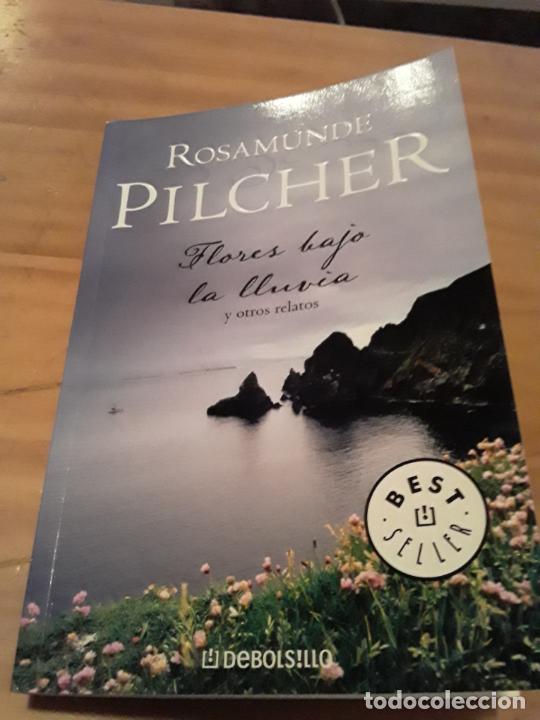 Libros de segunda mano: FLORES BAJO LA LLUVIA.ROSAMUNDE PILCHER.DEBOLSILLO.2009.320 PAGINAS.