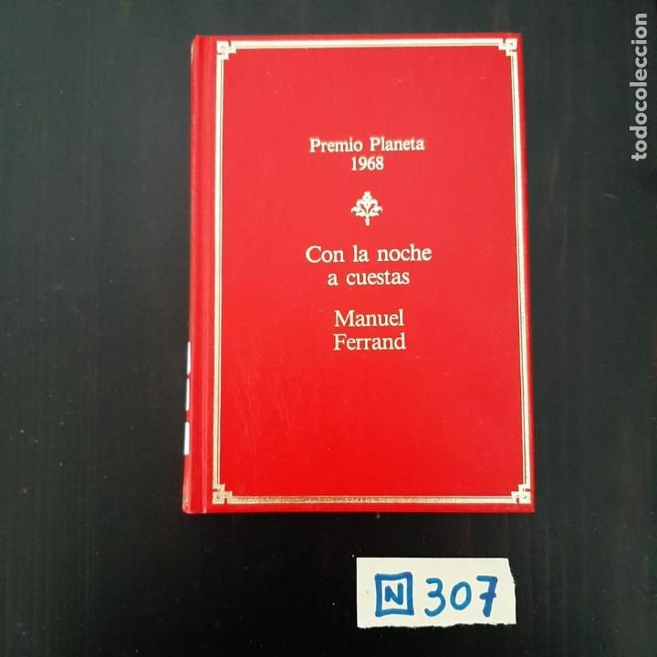 Libros de segunda mano: Con la noche a cuestas - Foto 1