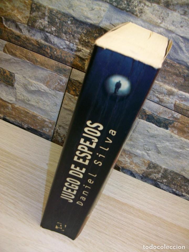 Libros de segunda mano: Juego de espejos de Daniel Silva - Foto 2