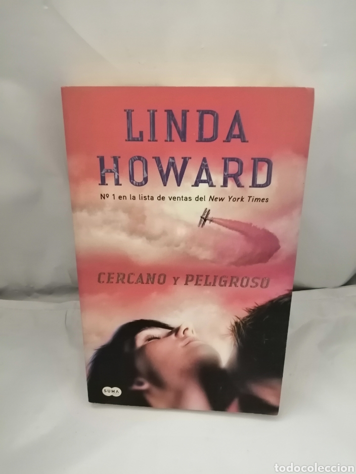 Libros de segunda mano: CERCANO Y PELIGROSO (PRIMERA EDICI&Oacute;N) - Foto 1