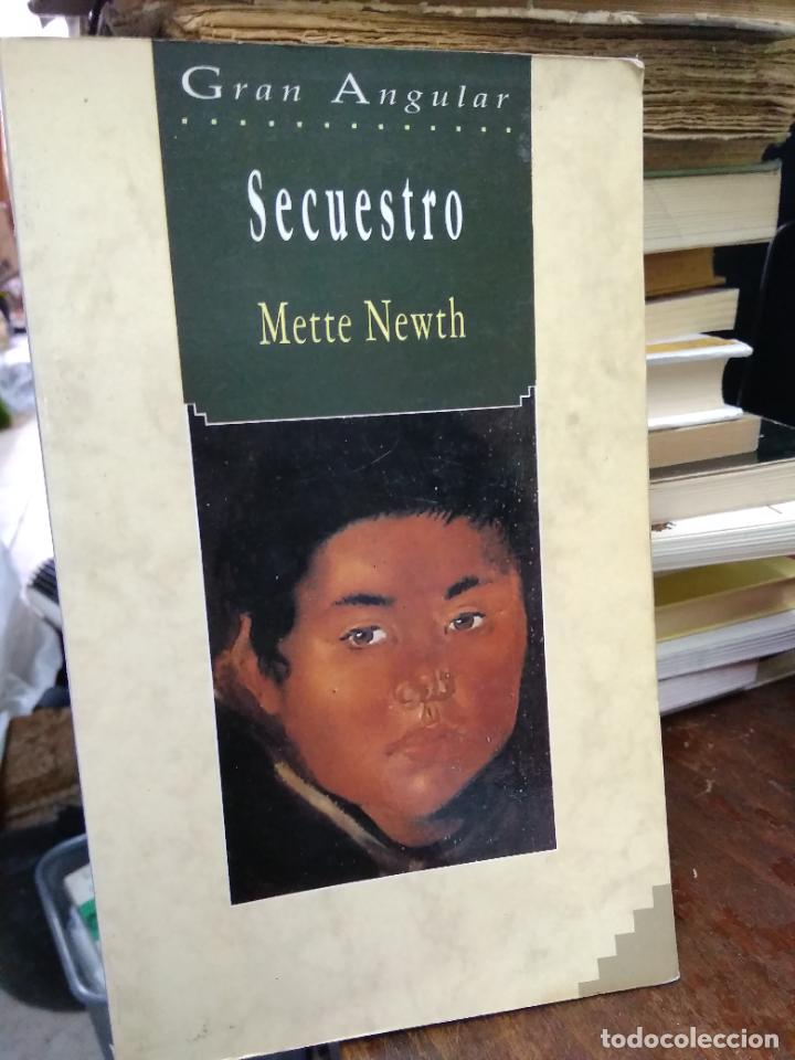 Libri di seconda mano: Secuestro, Mette Newth. L.28200