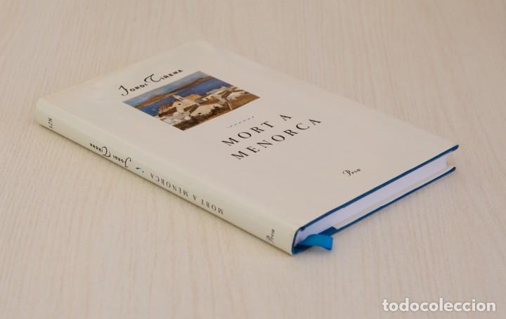 Libros de segunda mano: Mort a Menorca. Jordi Ti&ntilde;ena - Foto 2