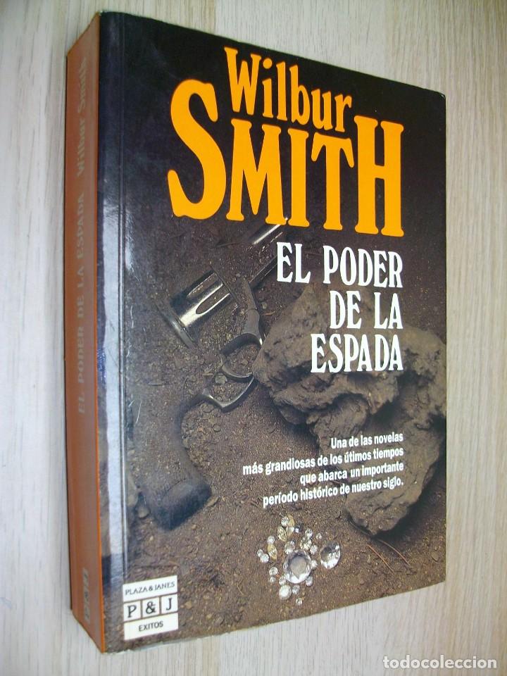 Libros de segunda mano: El Poder De La Espada de Wilbur SMITH - Foto 1