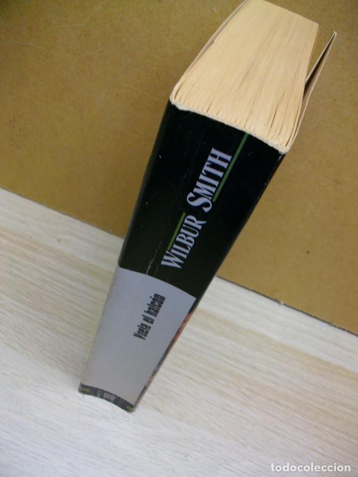 Libros de segunda mano: Vuela el halc&oacute;n de WILBUR SMITH - Foto 2