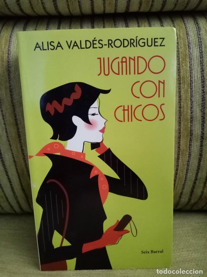 Libros de segunda mano: JUGANDO CON CHICOS - Foto 1