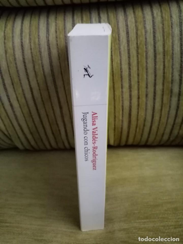 Libros de segunda mano: JUGANDO CON CHICOS - Foto 2