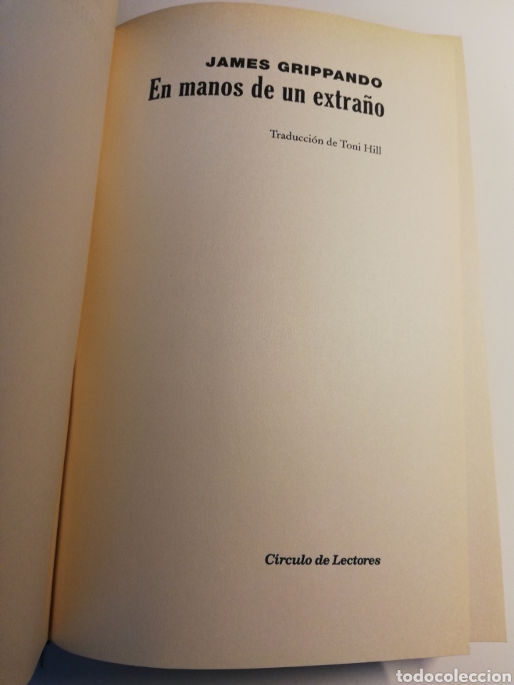 Libros de segunda mano: EN MANOS DE UN EXTRA&Ntilde;O (JAMES GRIPPANDO) - Foto 2