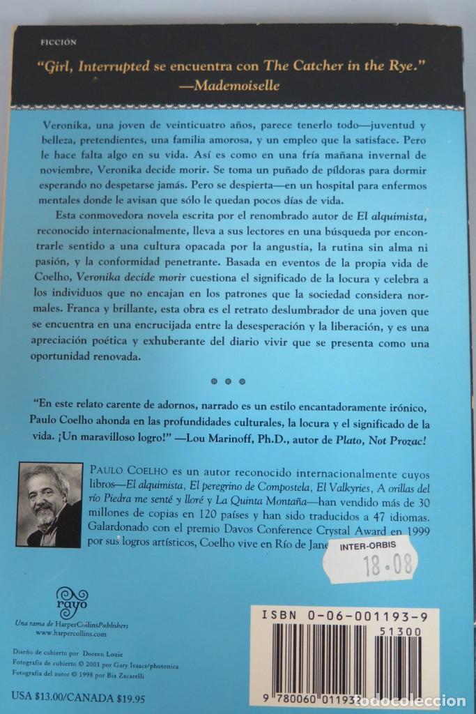 Libros de segunda mano: 2001.- VERONIKA DECIDE MORIR. COELHO - Foto 2