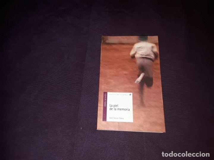 Libros de segunda mano: Libro novela la piel de la memoria editorial edelvives colecci&oacute;n alandara
