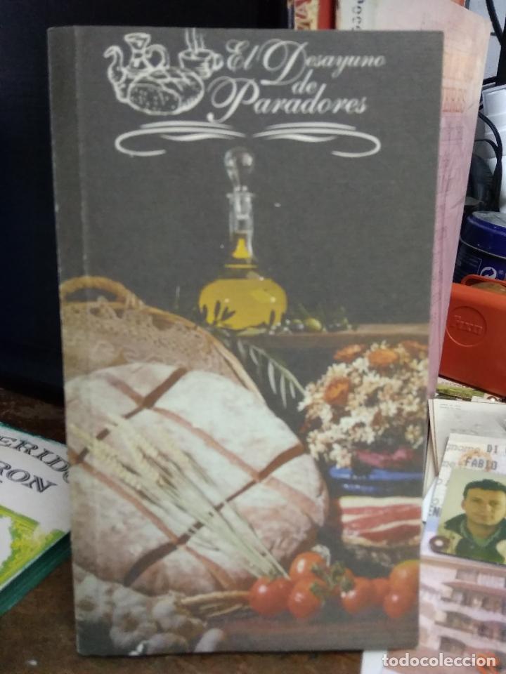 Libri di seconda mano: El desayuno de paradores. N-2904