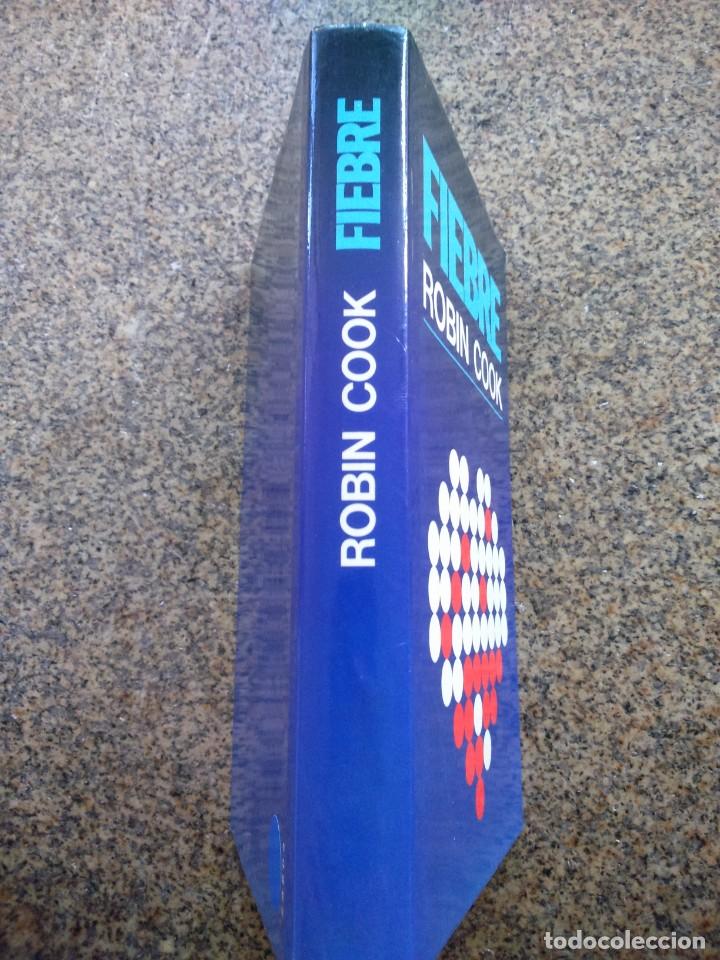 Libros de segunda mano: FIEBRE -- ROBIN COOK -- CIRCULO 1983 -- - Foto 3