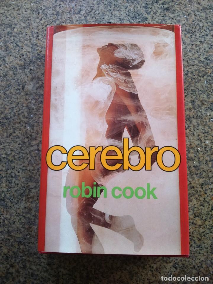 Libros de segunda mano: CEREBRO -- ROBIN COOK -- CIRCULO 1982 -- - Foto 1