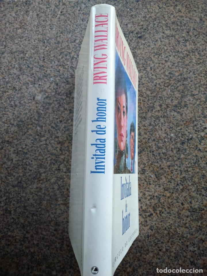 Libros de segunda mano: INVITADA DE HONOR -- IRVING WALLACE -- CIRCULO 1999 -- - Foto 3