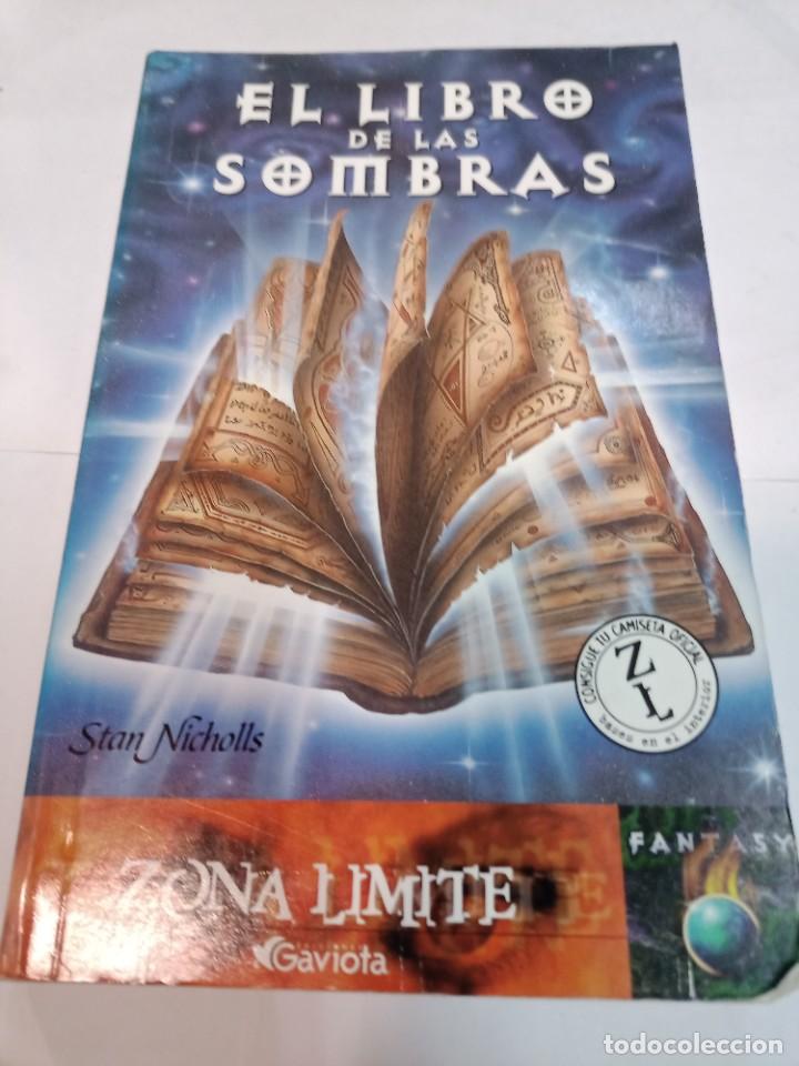 Libros de segunda mano: STAN LICHOLLS El libro de las sombras SA7150 - Foto 1