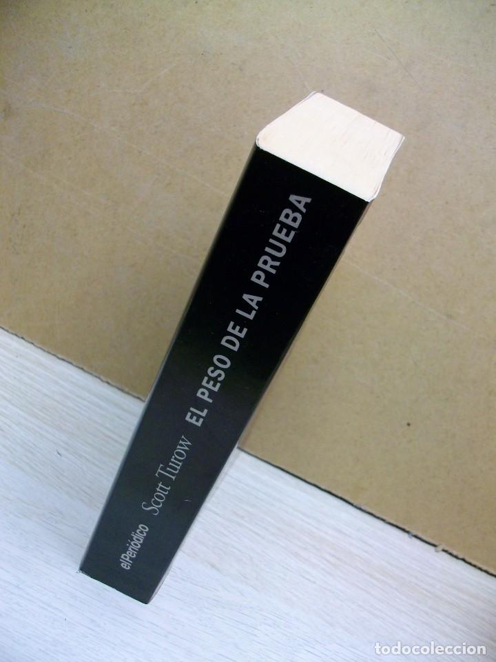 Libros de segunda mano: EL Peso de la prueba de Scott Turow - Foto 2