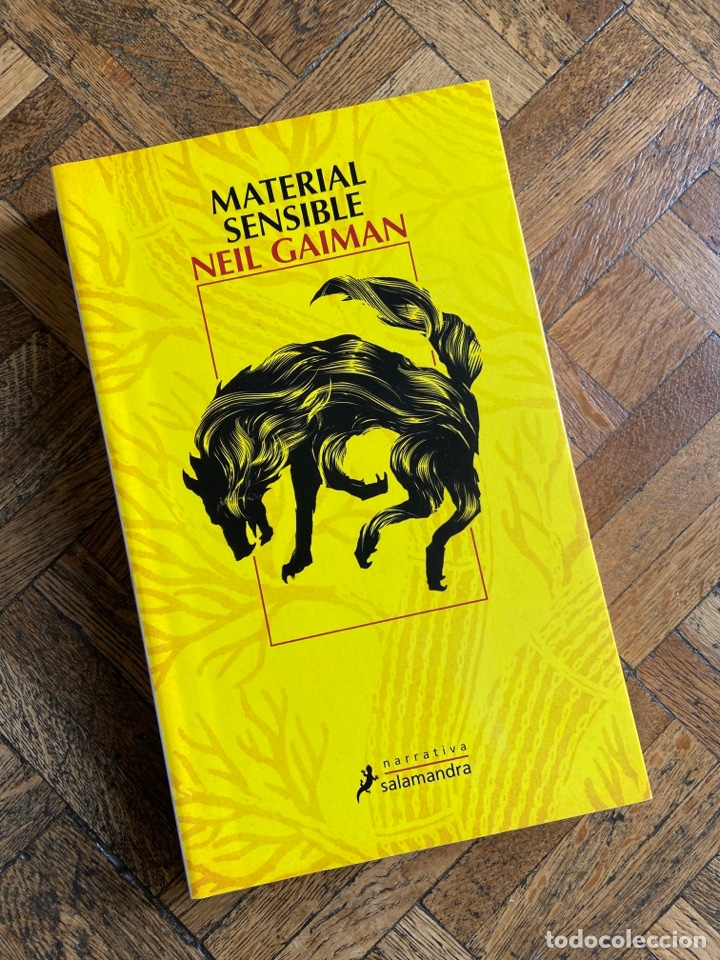 Libros de segunda mano: Material sensible - Neil Gaiman - Salamandra - Foto 1