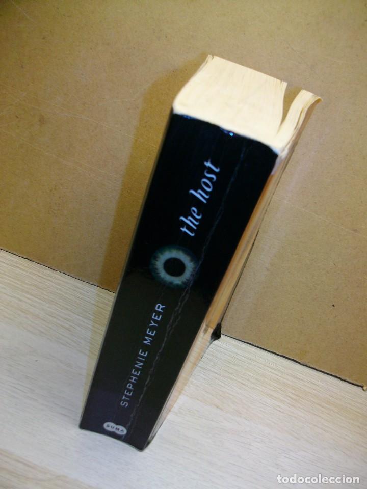 Libros de segunda mano: The Host: (La hu&eacute;sped) de Stephenie Meyer - Foto 2
