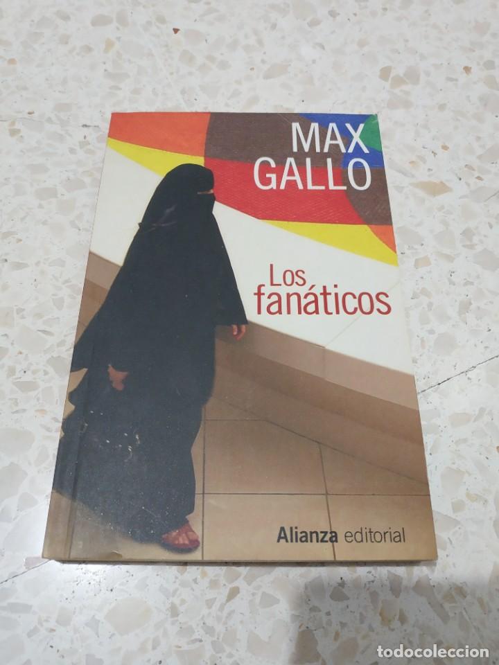 Libros de segunda mano: Los fan&aacute;ticos - Max Gallo - Foto 1