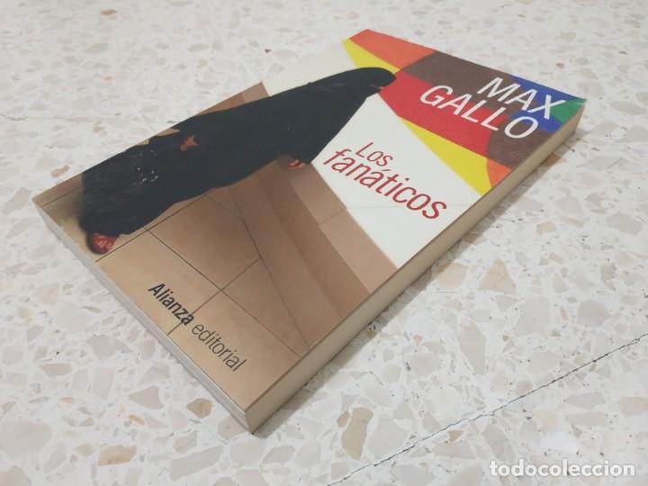 Libros de segunda mano: Los fan&aacute;ticos - Max Gallo - Foto 2