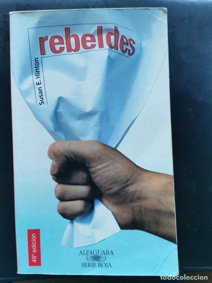 Libros de segunda mano: REBELDES (Susan E. Hinton) - Foto 1