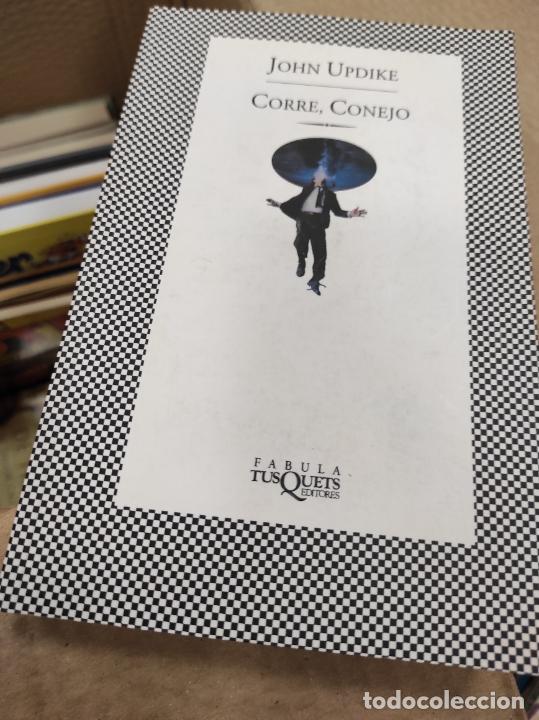 Libros de segunda mano: JOHN UPDIKE - CORRE, CONEJO - TUSQUETS - Foto 1