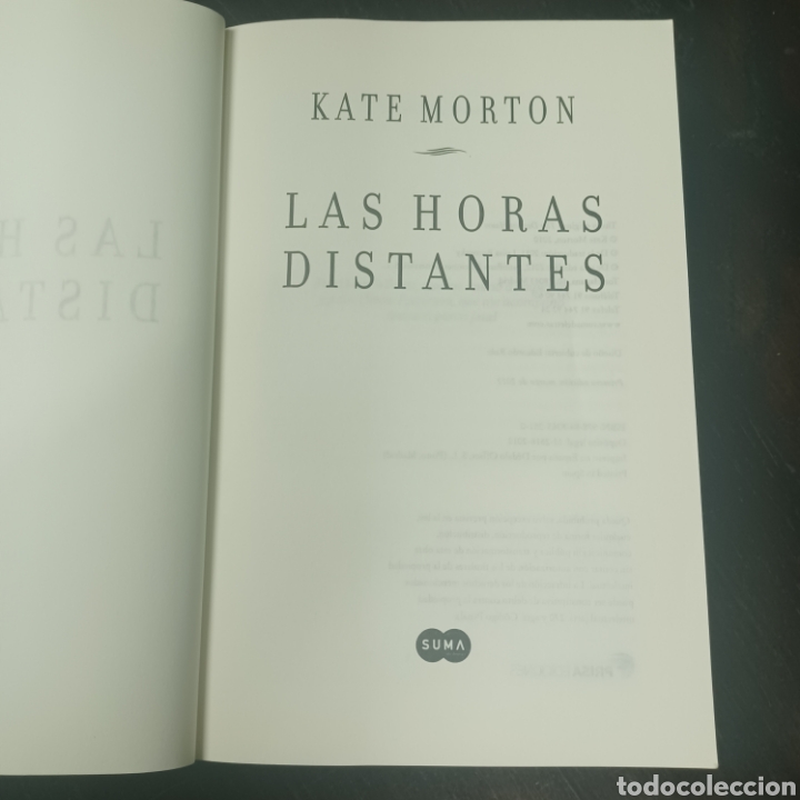 Libros de segunda mano: LAS HORAS DISTANTES - KATE MORTON 2012 PRIMERA EDICION - Foto 2