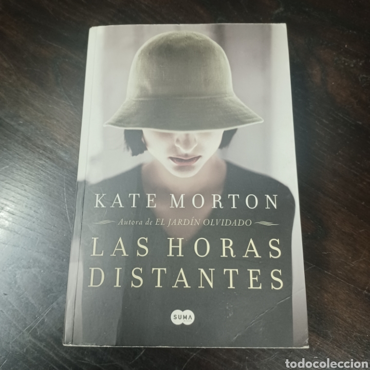 Libros de segunda mano: LAS HORAS DISTANTES - KATE MORTON 2012 PRIMERA EDICION - Foto 1