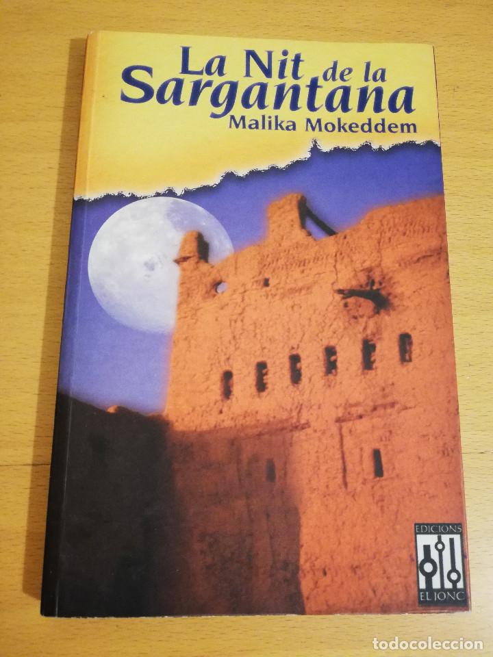 Libros de segunda mano: LA NIT DE LA SARGANTANA (MALIKA MOKEDDEM) - Foto 1