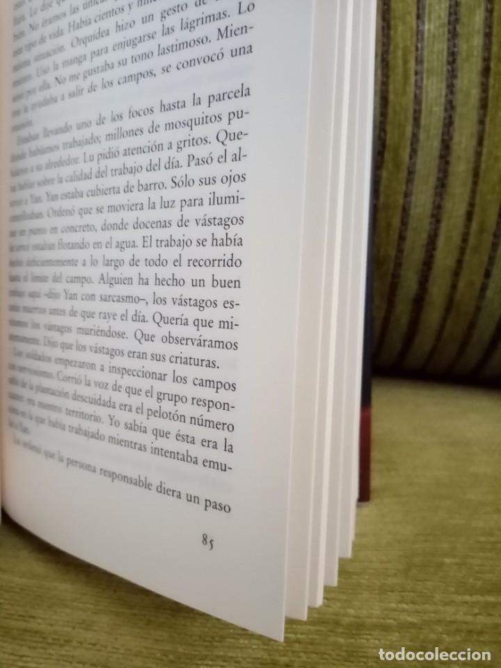 Libros de segunda mano: AZALEA ROJA Anchee Min - Foto 9