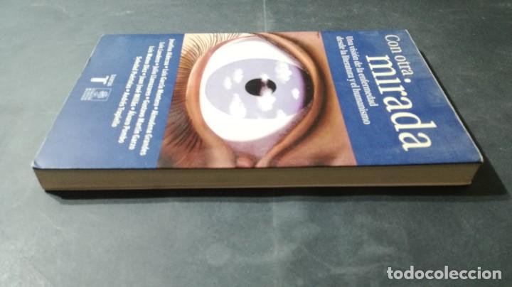 Libros de segunda mano: CON OTRA MIRADA / VVAA / TAURUS / AO31 - Foto 3