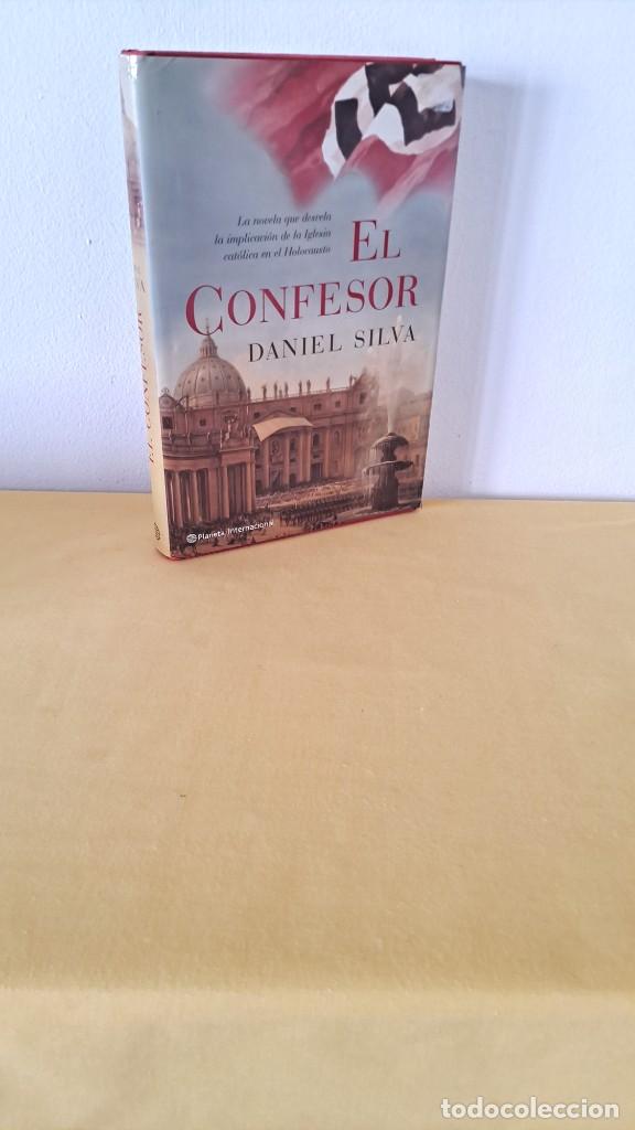Libros de segunda mano: DANIEL SILVA - EL CONFESOR - PLANETA 2005 - Foto 1
