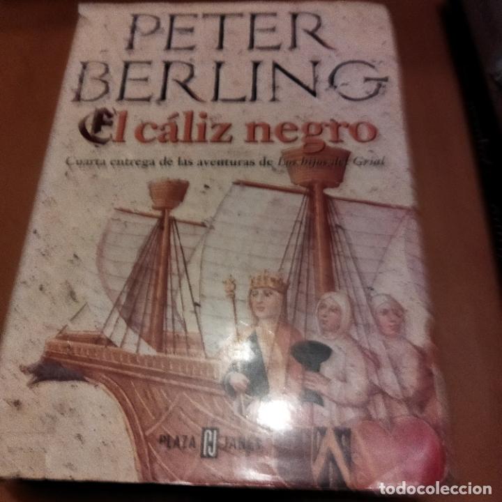Libros de segunda mano: El c&aacute;liz negro - Foto 1